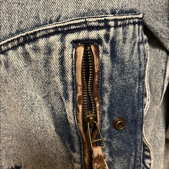 Vintage stone washed Light Blue Denim Jacket - Picture 5 of 10